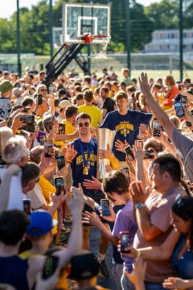 Basketball Berlin 23.06.2026 Saison 2025 2026 EasyCredit BBL 1. Bundesliga Alba Berlin ist Deutscher Meister 2026 Fanfest Jonas Mattisseck (Alba Berlin, No.09) *** Basketball Berlin, June 23, 2026; 2025–2026 Season; EasyCredit BBL 1 Bundesliga; Alba Berlin is the 2026 German Champion; Fan Fest; Jonas Mattisseck, Alba Berlin, No. 09,detected_source_language