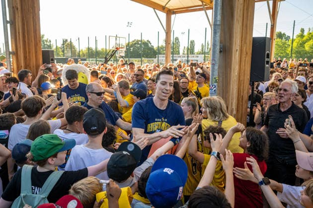 Basketball Berlin 23.06.2026 Saison 2025 2026 EasyCredit BBL 1. Bundesliga Alba Berlin ist Deutscher Meister 2026 Fanfest Justin Bean (Alba Berlin, No.34) *** Basketball Berlin, June 23, 2026; 2025–2026 Season; EasyCredit BBL 1 Bundesliga; Alba Berlin Wins the 2026 German Championship; Fan Festival; Justin Bean, Alba Berlin, No. 34,detected_source_language