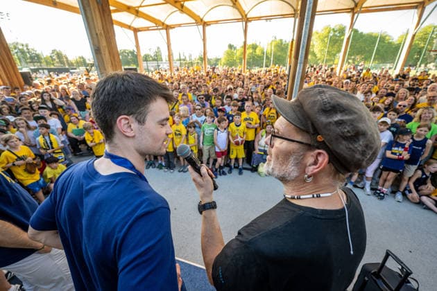 Basketball Berlin 23.06.2026 Saison 2025 2026 EasyCredit BBL 1. Bundesliga Alba Berlin ist Deutscher Meister 2026 Fanfest Jonas Mattisseck (Alba Berlin, No.09) Tom Böttcher re. *** Basketball Berlin June 23, 2026 2025–2026 Season EasyCredit BBL 1 Bundesliga Alba Berlin is the 2026 German Champion Fan Festival Jonas Mattisseck Alba Berlin, No. 09 Tom Böttcher re,detected_source_language