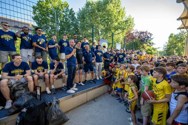 Basketball Berlin 23.06.2026 Saison 2025 2026 EasyCredit BBL 1. Bundesliga Alba Berlin ist Deutscher Meister 2026 Fanfest Axel Schweitzer *** Basketball Berlin June 23, 2026 2025–2026 Season EasyCredit BBL 1 Bundesliga Alba Berlin is the 2026 German Champion Fan Fest Axel Schweitzer,detected_source_language