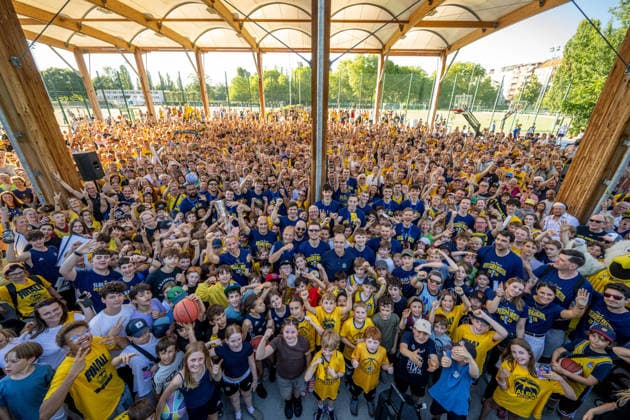 Basketball Berlin 23.06.2026 Saison 2025 2026 EasyCredit BBL 1. Bundesliga Alba Berlin ist Deutscher Meister 2026 Fanfest Team mit Fans mannschaft *** Basketball Berlin June 23, 2026 2025–2026 Season EasyCredit BBL 1 Bundesliga Alba Berlin is the 2026 German Champion Fan Festival Team with Fans,detected_source_language