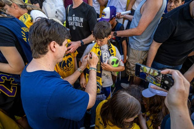 Basketball Berlin 23.06.2026 Saison 2025 2026 EasyCredit BBL 1. Bundesliga Alba Berlin ist Deutscher Meister 2026 Fanfest Pedro Calles (Alba Berlin, Trainer) *** Basketball Berlin June 23, 2026 2025–2026 Season EasyCredit BBL 1 Bundesliga Alba Berlin is the 2026 German Champion Fan Festival Pedro Calles, Alba Berlin Coach,detected_source_language