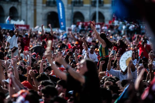 Portugal Fans Gather In Lisbon To Watch World Cup Match. Portuguese football supporters watch the FIFA World Cup, WM, Weltmeisterschaft, Fussball 2026 Group K match between Portugal and Uzbekistan on a giant screen at Terreiro do Paco (Praca do Comercio) in Lisbon, Portugal, on June 23, 2026. Lisbon Portugal  Copyright: xGabrielxBastosx originalFilename:mello-portugal251211_npToy.jpg
