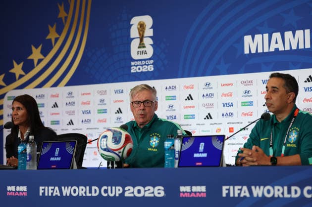 (260624) -- MIAMI, June 24, 2026 -- Carlo Ancelotti (C), head coach of Team Brazil, attends a press conference, PK, Pressekonferenz at the FIFA World Cup, WM, Weltmeisterschaft, Fussball 2026 in Miami, the United States, on June 23, 2026. ) (SP)U.S.-MIAMI-FOOTBALL-FIFA WORLD CUP-PRESS CONFERENCE-BRAZIL ZhangxChen 
