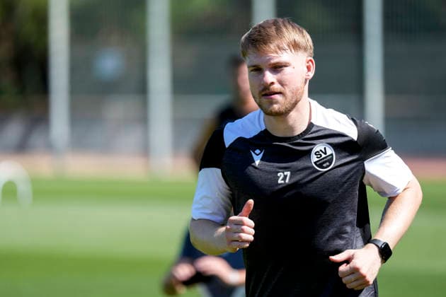 Stefan Maderer (SVS, 27), Einzelbild, Einzelfoto, Aktion, Action, 24.06.2026, Sandhausen (Deutschland), Fussball, Regionalliga Südwest, Trainingsauftakt beim SV Sandhausen *** Stefan Maderer SVS, 27, single image, single photo, action, June 24, 2026, Sandhausen, Germany, soccer, Regionalliga Südwest, start of training at SV Sandhausen,detected_source_language xozx