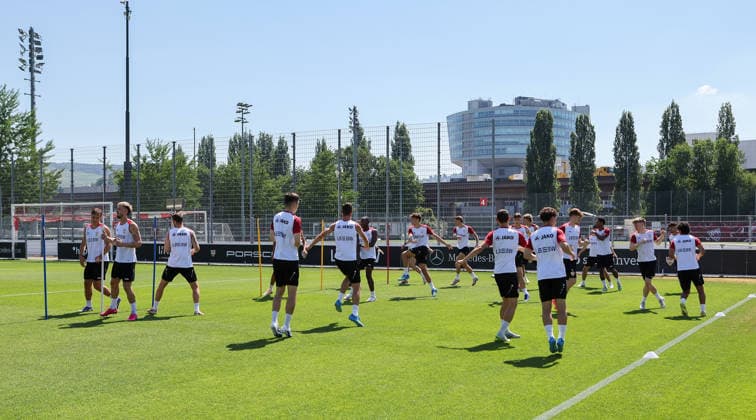 Stuttgart , Fußball VfB Stuttgart II Trainingsauftakt, Featue Übersicht *** Stuttgart, Soccer