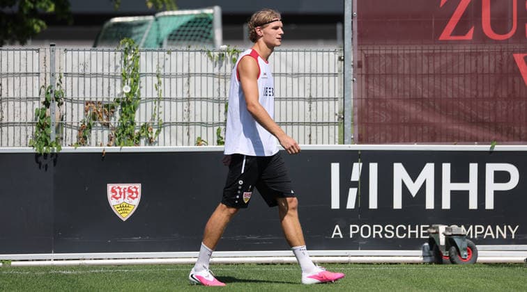 Stuttgart , Fußball VfB Stuttgart II Trainingsauftakt, Neuzugang Tim van de Leij *** Stuttgart, Soccer