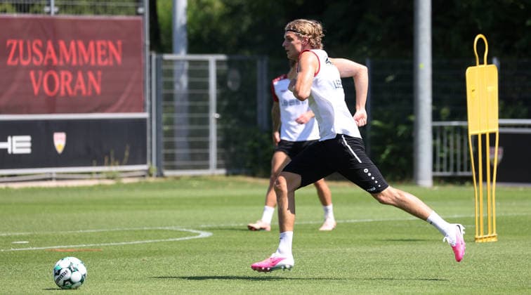 Stuttgart , Fußball VfB Stuttgart II Trainingsauftakt, Neuzugang Tim van de Leij *** Stuttgart, Soccer