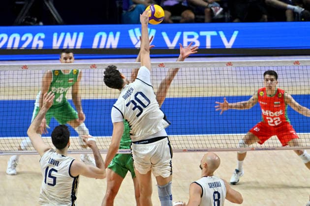 LJUBLJANA, SLOVENIA - JUNE 24: Leandro Ausibio Mosca of Italy (C) in action during the FIVB Men s Volleyball Nations League match between Bulgaria and Italy at Arena Stozice, Ljubljana on June 24, 2026 in Ljubljana, Slovenia. (Photo by Igor Kupljenik Sports Press Photo).  Copyright: xIgorxKupljenikx xSPPx Sportspressphoto_SPR175100