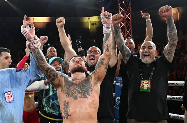 BOXING PARO CROCKER, Liam Paro (centre) of Australia celebrates winning the IBF Welterweight World Title against Lewis Crocker of Northern Ireland during the IBF Welterweight World Title fight at Pat Rafter Arena in Brisbane, Wednesday, June 24, 2026. ( NO ARCHIVING, EDITORIAL USE ONLY BRISBANE QUEENSLAND AUSTRALIA  Copyright: xDARRENxENGLANDx 20260624123676584281