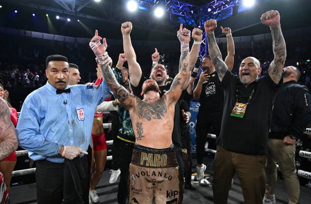 BOXING PARO CROCKER, Liam Paro (centre) of Australia celebrates winning the IBF Welterweight World Title against Lewis Crocker of Northern Ireland during the IBF Welterweight World Title fight at Pat Rafter Arena in Brisbane, Wednesday, June 24, 2026. ( NO ARCHIVING, EDITORIAL USE ONLY BRISBANE QUEENSLAND AUSTRALIA  Copyright: xDARRENxENGLANDx 20260624110858947624