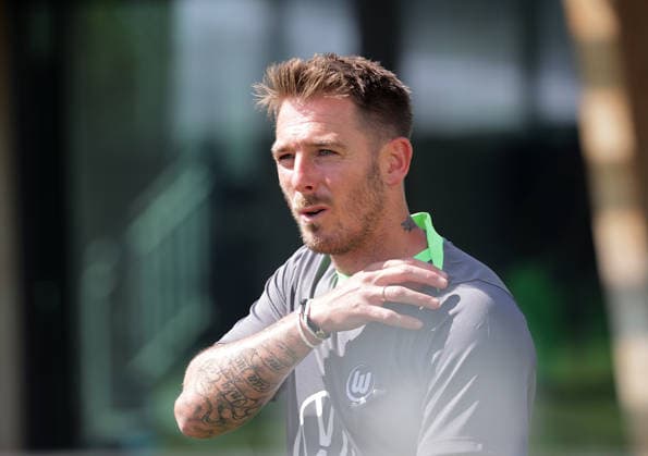 Trainer Tobias Strobl (VfL Wolfsburg) Fussball, Herren, Saison 2026 2027, 2. Bundesliga, VfL Wolfsburg , Saisonvorbereitung, Trainingsauftakt DFL REGULATIONS PROHIBIT ANY USE OF PHOTOGRAPHS AS IMAGE SEQUENCES AND OR QUASI-VIDEO. *** Coach Tobias Strobl, VfL Wolfsburg Soccer, Men s Team, 2026–2027 Season, 2. Bundesliga, VfL Wolfsburg, Preseason, Start of Training. DFL REGULATIONS PROHIBIT ANY USE OF PHOTOGRAPHS AS IMAGE SEQUENCES AND OR QUASI-VIDEO