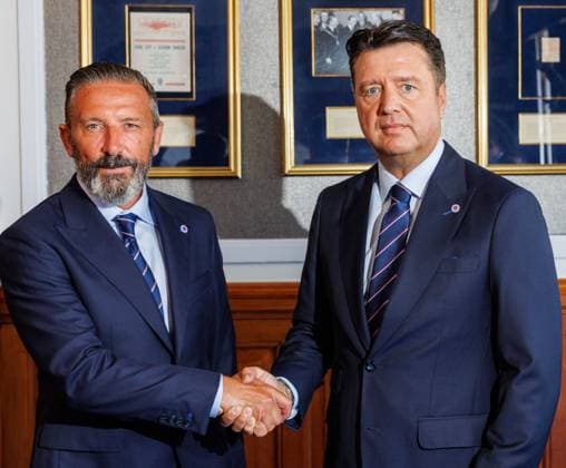 Rangers new manager Derek McInnes is greeted by CEO Jim Gillespie at Ibrox. Derek McInnes press conference, PK, Pressekonferenz William Hill Scottish Premiership, Football, Ibrox Stadium, Glasgow, Scotland - 24 Jun 2026Glasgow Ibrox Stadium United Kingdom EDITORIAL USE ONLY No use with unauthorised audio, video, data, fixture lists, club league logos or live services. Online in-match use limited to 120 images, no video emulation. No use in betting, games or single club league player publications.  Copyright: xRobertxPerry Shutterstockx 16957748g