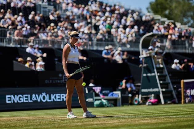 June 24, 2026, Bad Homburg, Hessen, Germany: Clara Tauson of Denmark prepare for serving to Qinwen Zheng of China during the BAD HOMBURG OPEN powered by SOLARWATTT- WTA500 - Womens Tennis, 24.6.2026 in Bad Homburg (Tennis-Club Bad Homburg), Germany - Photo: Tennis 2026: Bad Hombug Open - WTA500: TAUSON 5:7 6:4 6:2 ZHENG  - ZUMAs343 20260624_zsp_s343_069 Copyright: xMathiasxSchulzx