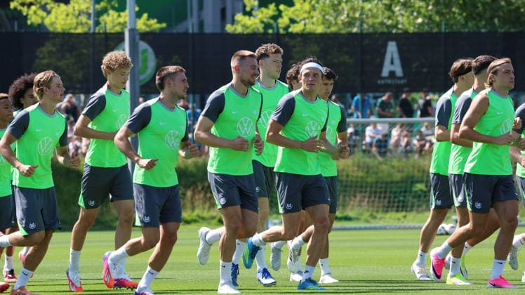 24.06.2026, xrekx, Fussball 2.Bundesliga, VfL Wolfsburg - Trainingsstart Saison 2026 27 v.l. Hauke Wahl (VfL Wolfsburg) Fabian Reese (VfL Wolfsburg) (DFL DFB REGULATIONS PROHIBIT ANY USE OF PHOTOGRAPHS as IMAGE SEQUENCES and or QUASI-VIDEO) Wolfsburg *** June 24, 2026, xrekx, Soccer 2. Bundesliga, VfL Wolfsburg Starts Training for the 2026–27 Season v l Hauke Wahl VfL Wolfsburg Fabian Reese VfL Wolfsburg DFL DFB REGULATIONS PROHIBIT ANY USE OF PHOTOGRAPHS as IMAGE SEQUENCES and or QUASI-VIDEO Wolfsburg