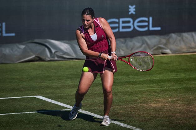 June 24, 2026, Bad Homburg, Hessen, Germany: Emma Navarro of United States returns with backhand to Iga Swiatek of Poland during the BAD HOMBURG OPEN powered by SOLARWATTT- WTA500 - Womens Tennis, 24.6.2026 in Bad Homburg (Tennis-Club Bad Homburg), Germany - Photo: Tennis 2026: Bad Hombug Open - WTA500: NAVARO Vs SWIATEK  - ZUMAs343 20260624_zsp_s343_075 Copyright: xMathiasxSchulzx