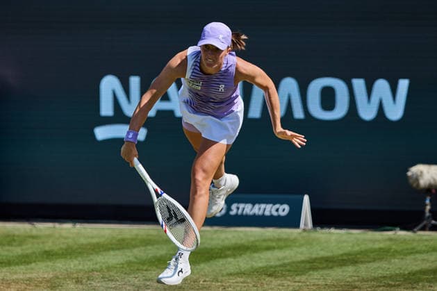 June 24, 2026, Bad Homburg, Hessen, Germany: Iga Swiatek of Poland serves to Emma Navarro of United States during the BAD HOMBURG OPEN powered by SOLARWATTT- WTA500 - Womens Tennis, 24.6.2026 in Bad Homburg (Tennis-Club Bad Homburg), Germany - Photo: Tennis 2026: Bad Hombug Open - WTA500: NAVARO Vs SWIATEK  - ZUMAs343 20260624_zsp_s343_089 Copyright: xMathiasxSchulzx