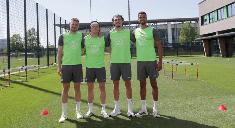 Die Neuzugaenge der Wolfsburger v.l. Hauke Wahl, Fabian Reese, Fraser Hornby und Robert Glatzel Fussball, Herren, Saison 2026 2027, 2. Bundesliga, VfL Wolfsburg , Saisonvorbereitung, Trainingsauftakt DFL REGULATIONS PROHIBIT ANY USE OF PHOTOGRAPHS AS IMAGE SEQUENCES AND OR QUASI-VIDEO. *** Wolfsburg s new signings: Hauke Wahl, Fabian Reese, Fraser Hornby, and Robert Glatzel; Soccer, Men s, 2026–2027 Season, 2. Bundesliga, VfL Wolfsburg, preseason, start of training. DFL REGULATIONS PROHIBIT ANY USE OF PHOTOGRAPHS AS IMAGE SEQUENCES AND OR QUASI-VIDEO