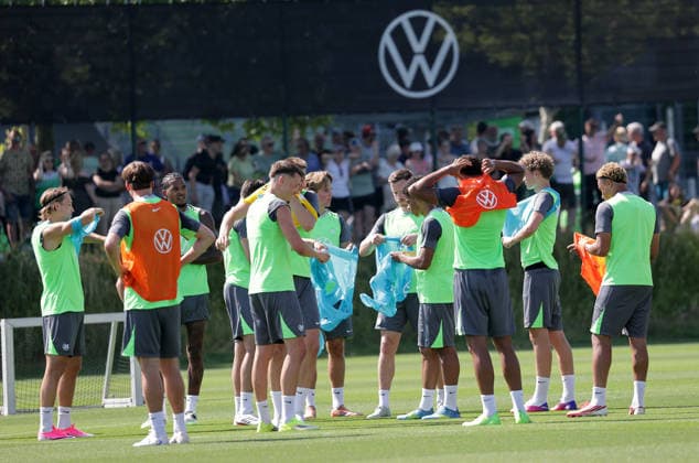 Fussball, Herren, Saison 2026 2027, 2. Bundesliga, VfL Wolfsburg , Saisonvorbereitung, Trainingsauftakt DFL REGULATIONS PROHIBIT ANY USE OF PHOTOGRAPHS AS IMAGE SEQUENCES AND OR QUASI-VIDEO. *** Soccer, Men s, 2026–2027 Season, 2. Bundesliga, VfL Wolfsburg, Preseason, Start of Training DFL REGULATIONS PROHIBIT ANY USE OF PHOTOGRAPHS AS IMAGE SEQUENCES AND OR QUASI-VIDEO