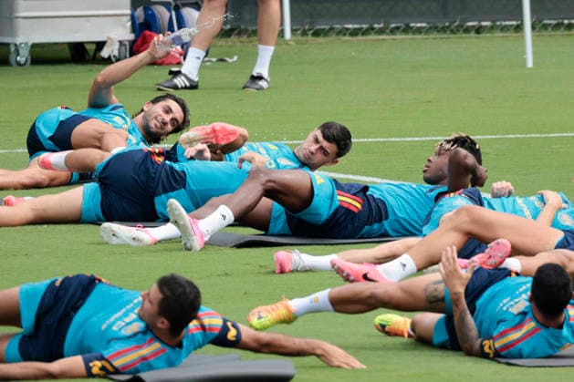 Spain s players in action during a team s training session in Chattanooga, Tenesse, United States, 24 June 2026. Spain will face Uruguay in their 2026 FIFA World Cup, WM, Weltmeisterschaft, Fussball Group H soccer match on 27 June. 2026 FIFA World Cup - Group H - Spain s training !ACHTUNG: NUR REDAKTIONELLE NUTZUNG!  Copyright: xLavandeiraxjrx GRAF5206 20260624-55020696020_1