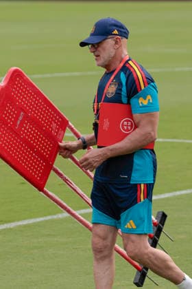 Spain s head coach Luis de la Fuente leads a team s training session in Chattanooga, Tenesse, United States, 24 June 2026. Spain will face Uruguay in their 2026 FIFA World Cup, WM, Weltmeisterschaft, Fussball Group H soccer match on 27 June. 2026 FIFA World Cup - Group H - Spain s training !ACHTUNG: NUR REDAKTIONELLE NUTZUNG!  Copyright: xLavandeiraxjrx GRAF5210 20260624-55020696069_1