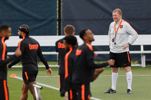 Netherlands heads coach Ronald Koeman (R) leads a training session in Kansas City, United States, 24 June 2026. Netherlands will face Tunisia in their 2026 FIFA World Cup, WM, Weltmeisterschaft, Fussball Group F soccer match on 26 June. 2026 FIFA World Cup - Group F - Netherlands training session !ACHTUNG: NUR REDAKTIONELLE NUTZUNG!  Copyright: xJUANxIGNACIOxRONCORONIx GRAF5233 20260624-55020696402_1