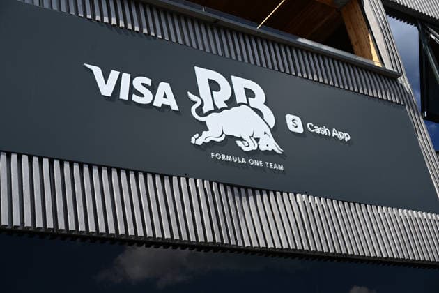 24.06.2026, xsvx, Motorsport FIA Formel 1, Grand Prix von Österreich v.l. Symbolfoto, Symbolbild Visa Cash App Racing Bulls Logo Wappen Schriftzug (FIA REGULATIONS PROHIBIT ANY USE OF PHOTOGRAPHS as IMAGE SEQUENCES and or QUASI-VIDEO) Zeltweg-Spielberg *** June 24, 2026, xsvx, Motorsport FIA Formula 1, Austrian Grand Prix v l Stock photo, stock image Visa Cash App Racing Bulls logo, coat of arms, lettering FIA REGULATIONS PROHIBIT ANY USE OF PHOTOGRAPHS as IMAGE SEQUENCES and or QUASI-VIDEO Zeltweg Spielberg