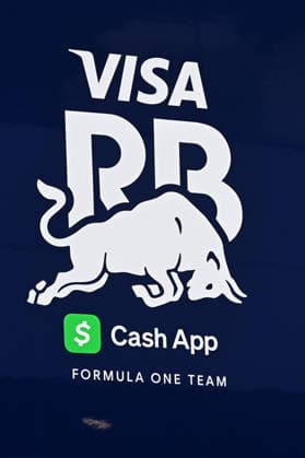 24.06.2026, xsvx, Motorsport FIA Formel 1, Grand Prix von Österreich v.l. Symbolfoto, Symbolbild Visa Cash App Racing Bulls Logo Wappen Schriftzug (FIA REGULATIONS PROHIBIT ANY USE OF PHOTOGRAPHS as IMAGE SEQUENCES and or QUASI-VIDEO) Zeltweg-Spielberg *** June 24, 2026, xsvx, Motorsport FIA Formula 1, Austrian Grand Prix v l Stock photo, stock image Visa Cash App Racing Bulls logo, coat of arms, lettering FIA REGULATIONS PROHIBIT ANY USE OF PHOTOGRAPHS as IMAGE SEQUENCES and or QUASI-VIDEO Zeltweg Spielberg
