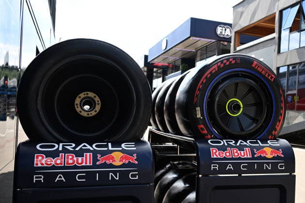24.06.2026, xsvx, Motorsport FIA Formel 1, Grand Prix von Österreich v.l. Symbolfoto, Symbolbild Oracle Red Bull Racing Reifen Pirelli Softreifen Logo Wappen Schriftzug (FIA REGULATIONS PROHIBIT ANY USE OF PHOTOGRAPHS as IMAGE SEQUENCES and or QUASI-VIDEO) Zeltweg-Spielberg *** June 24, 2026, xsvx, Motorsport, FIA Formula 1, Austrian Grand Prix v l Stock photo, stock image Oracle Red Bull Racing Pirelli tires Soft tires Logo Coat of arms Lettering FIA REGULATIONS PROHIBIT ANY USE OF PHOTOGRAPHS as IMAGE SEQUENCES and or QUASI-VIDEO Zeltweg Spielberg