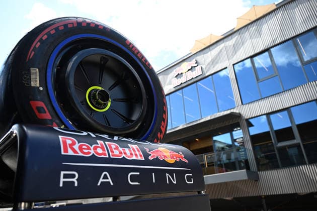 24.06.2026, xsvx, Motorsport FIA Formel 1, Grand Prix von Österreich v.l. Symbolfoto, Symbolbild Oracle Red Bull Racing Reifen Pirelli Softreifen Logo Wappen Schriftzug (FIA REGULATIONS PROHIBIT ANY USE OF PHOTOGRAPHS as IMAGE SEQUENCES and or QUASI-VIDEO) Zeltweg-Spielberg *** June 24, 2026, xsvx, Motorsport, FIA Formula 1, Austrian Grand Prix v l Stock photo, stock image Oracle Red Bull Racing Pirelli tires Soft tires Logo Coat of arms Lettering FIA REGULATIONS PROHIBIT ANY USE OF PHOTOGRAPHS as IMAGE SEQUENCES and or QUASI-VIDEO Zeltweg Spielberg