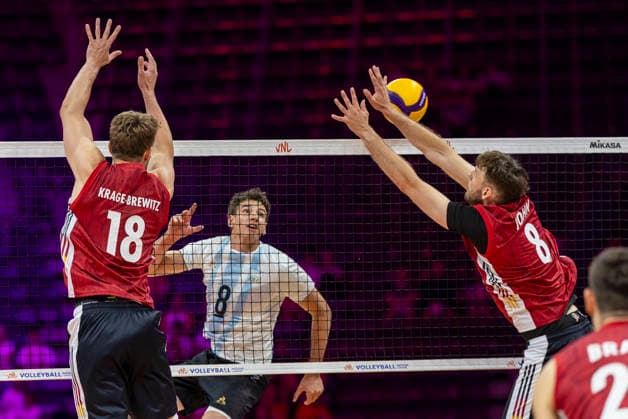 Argentina vs Germany - 2026 Men s Volleyball Nations League - Gliwice -Day1 Florian Krage-Brewitz, Agustin Loser, Filip John during the 2026 Men s Volleyball Nations League match between Argentina and Germany in Gliwice, Poland, on June 24, 2026. NO SALES POLAND Gliwice Poland  Copyright: xAndrzejxIwanczukx originalFilename:iwanczuk-argentin260624_npyF1.jpg