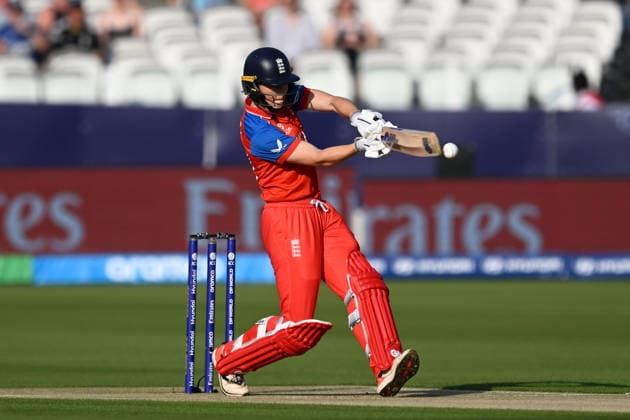 England Women Cricket v West Indies Women, ICC Women s T20 World Cup Amy Jones of England hits the ball to the boundary for four runs during the ICC Women s T20 World Cup match between England Women Cricket and West Indies Women at Lord s Cricket Ground, St John s Wood, UK on 24 June 2026. St John s Wood Lord s Cricket Ground London UK Editorial use only , Copyright: xGrahamxHuntx PSI-24400-0016