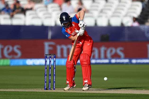 England Women Cricket v West Indies Women, ICC Women s T20 World Cup Amy Jones of England opens the batting during the ICC Women s T20 World Cup match between England Women Cricket and West Indies Women at Lord s Cricket Ground, St John s Wood, UK on 24 June 2026. St John s Wood Lord s Cricket Ground London UK Editorial use only , Copyright: xGrahamxHuntx PSI-24400-0017