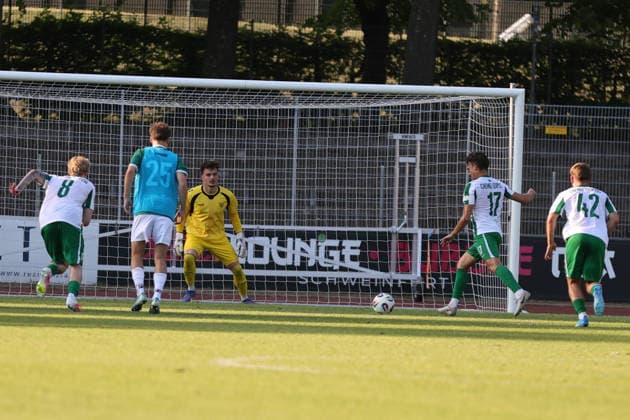 24.06.2026, Fussball, Testspiel, Vorbereitung Saison 2026 2027, Regionalliga Bayern: FC Schweinfurt 05 - Chemie Leipzig Turchyn (Chemie Leipzig, 17) trifft per Elfmeter zum 1:1 Schweinfurt Riedel-Bau-Arena im Sachs-Stadio Bayern Unterfranken Deutschland *** June 24, 2026, Soccer, Friendly Match, 2026–2027 Season Preparation, Bavarian Regional League: FC Schweinfurt 05 vs. Chemie Leipzig; Turchyn scores from a penalty kick to make it 1–1; Schweinfurt Riedel Bau Arena at Sachs Stadio, Bavaria, Lower Franconia, Germany