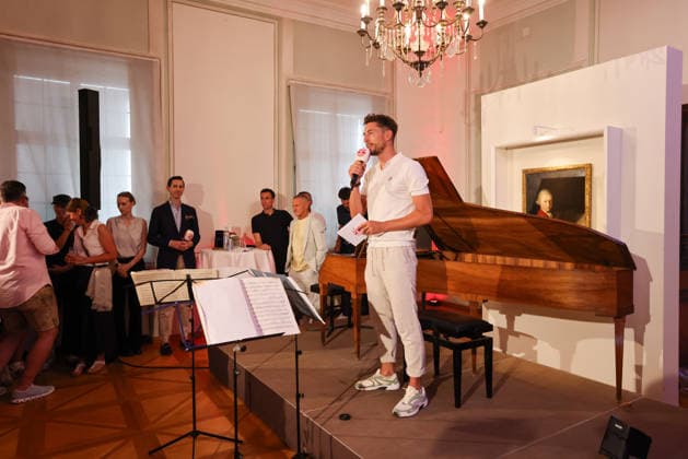 SOCCER - BL, RBS, jersey presentation SALZBURG,AUSTRIA,24.JUN.26 - SOCCER - ADMIRAL Bundesliga, Red Bull Salzburg, jersey presentation. Image shows the host.  GEPAxpictures xMathiasxMandl