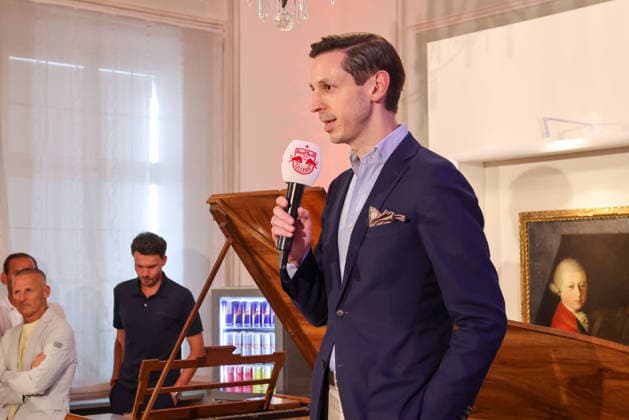 SOCCER - BL, RBS, jersey presentation SALZBURG,AUSTRIA,24.JUN.26 - SOCCER - ADMIRAL Bundesliga, Red Bull Salzburg, jersey presentation. Image shows Linus Klumpner (CEO Mozarteum).  GEPAxpictures xMathiasxMandl