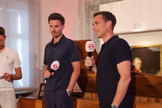SOCCER - BL, RBS, jersey presentation SALZBURG,AUSTRIA,24.JUN.26 - SOCCER - ADMIRAL Bundesliga, Red Bull Salzburg, jersey presentation. Image shows head coach Danny Roehl and sporting director Marcus Mann (RBS).  GEPAxpictures xMathiasxMandl