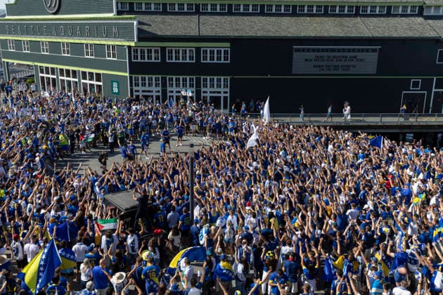 June 24, 2026, Seattle, Washington, USA: Thousands of fans of team Bosnia and Herzegovina lead a march to the FIFA World Cup, WM, Weltmeisterschaft, Fussball match between Bosnia and Herzegovina and Qatar on SeattleÃ¢â‚¬â ¢s Waterfront Park on Wednesday, June 24, 2026. 2026 FIFA World Cup: Bosnia And Herzegovina Vs Qatar In Seattle  - ZUMAg235 20260624_zap_g235_006 Copyright: xPaulxChristianxGordonx
