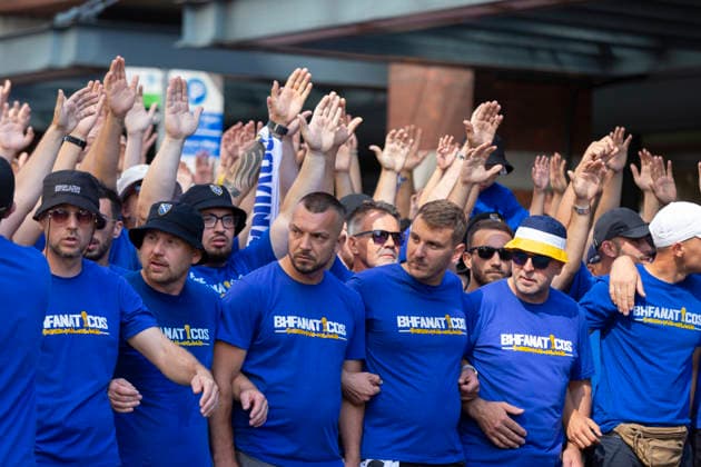 June 24, 2026, Seattle, Washington, USA: Fans of team Bosnia and Herzegovina lead a march through downtown Seattle to the FIFA World Cup, WM, Weltmeisterschaft, Fussball match between Bosnia and Herzegovina and Qatar at Seattle Stadium on Wednesday, June 24, 2026. Seattle USA - ZUMAg235 20260624_zap_g235_012 Copyright: xPaulxChristianxGordonx