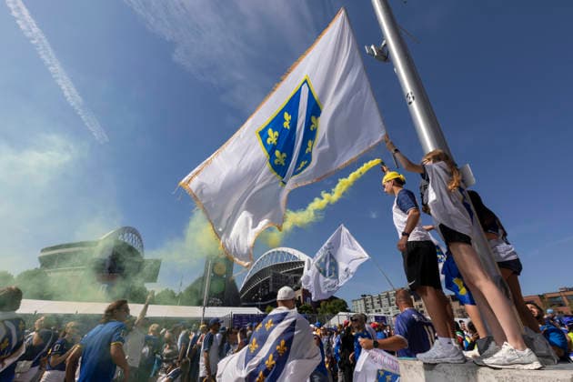 June 24, 2026, Seattle, Washington, USA: Fans of team Bosnia and Herzegovina arrive at Seattle Stadium the FIFA World Cup, WM, Weltmeisterschaft, Fussball match between Bosnia and Herzegovina and Qatar in Seattle on Wednesday, June 24, 2026. Seattle USA - ZUMAg235 20260624_zap_g235_015 Copyright: xPaulxChristianxGordonx