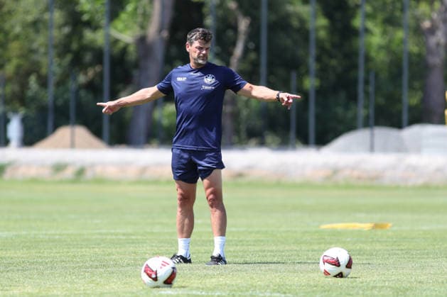 Regionalliga Nordost: Trainingsauftakt des 1. FC Lok Leipzig, 24.06.2026 Cheftrainer Torsten Ziegner (Lok Leipzig). Fußball, Regionalliga Nordost, Saison 2026 2027, Trainingsauftakt des 1. FC Lok Leipzig am 24.06.2026 im Bruno-Plache-Stadion, Leipzig. *** Regionalliga Nordost: 1 FC Lok Leipzig Kicks Off Training, June 24, 2026 Head Coach Torsten Ziegner Lok Leipzig Soccer, Regionalliga Nordost, 2026–2027 Season, 1 FC Lok Leipzig Kicks Off Training on June 24, 2026, at Bruno Plache Stadium, Leipzig Copyright: xBEAUTIFULxSPORTS JanxKaeferx
