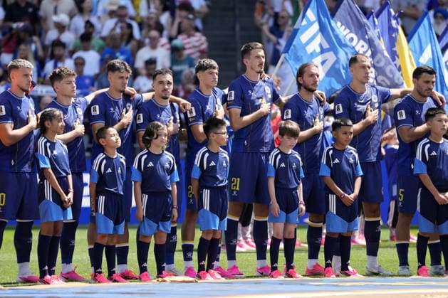 FIFA World Cup, WM, Weltmeisterschaft, Fussball 2026 - Group B - Bosnia and Herzegovina vs Qatar Players of Bosnia and Herzegovina line up for their national anthem ahead of the FIFA World Cup 2026 group stage match Bosnia and Herzegovina against Qatar, in Seattle, Washington, USA, 24 June 2026. SEATTLE United States  Copyright: xSTEPHANxBRASHEARx