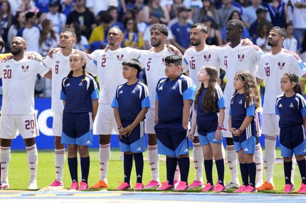 FIFA World Cup, WM, Weltmeisterschaft, Fussball 2026 - Group B - Bosnia and Herzegovina vs Qatar Players of Qatar line up for their national anthem ahead of the FIFA World Cup 2026 group stage match Bosnia and Herzegovina against Qatar, in Seattle, Washington, USA, 24 June 2026. SEATTLE United States  Copyright: xSTEPHANxBRASHEARx