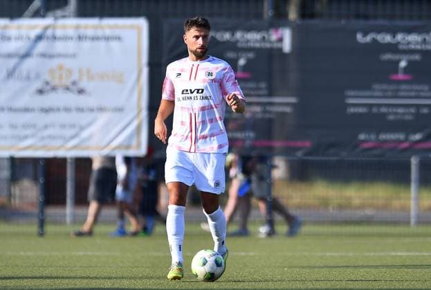 SW Alstaden - Rot-Weiß Oberhausen ** NUR FÜR REDAKTIONELLE ZWECKE ** EDITORIAL USE ONLY **<p>Fußball Testspiel: SW Alstaden - Rot-Weiß Oberhausen am 24.06.2026 auf der Sportanlage Kuhle in Oberhausen Michel Niemeyer ( Rot-Weiß Oberhausen ) Deutschland Nordrhein-Westfalen Oberhausen Copyright: ThorstenxTillmann *** SW Alstaden Rot Weiß Oberhausen ** FOR EDITORIAL USE ONLY ** EDITORIAL USE ONLY ** p Soccer friendly match between SW Alstaden and Rot Weiß Oberhausen on June 24, 2026, at the Kuhle Sports Complex in Oberhausen. Michel Niemeyer, Rot Weiß Oberhausen, Germany, North Rhine-Westphalia, Oberhausen. Copyright ThorstenxTillmann Copyright: ThorstenxTillmann doc86fj6v6txtdus0adtxf ,EDITORIAL USE ONLY