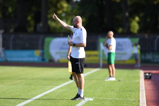 1. FC 1905 Schweinfurt vs. BSG Chemie leipzig, Sachs-Stadion Football, Regionalliga Friendly 1. FC 1905 Schweinfurt vs. BSG Chemie leipzig 24 Jun 2026 Sachs-Stadion , Schweinfurt, Germany Image: Trainer Jan Gerlein (Schweinfurt) DFL REGULATIONS PROHIBIT ANY USE OF PHOTOGRAPHS AS IMAGE SEQUENCES AND OR QUASI-VIDEO Copyright: xPresseFotoxEvansx