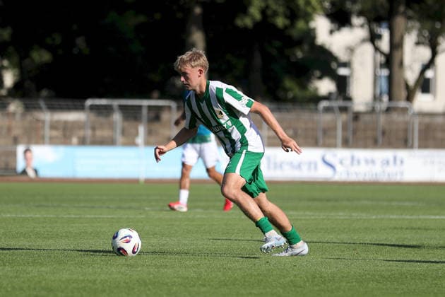 24.06.2026, Herren, Fussball, Saison 2026 2027, Landesfreundschaftsspiele: 1. FC Schweinfurt 1905 - BSG Chemie Leipzig Tim Hoops ( 2, BSG Chemie Leipzig) Schweinfurt Sachs-Stadion Bayern Deutschland *** June 24, 2026, Men s Soccer, 2026–2027 Season, State Friendly Matches: 1 FC Schweinfurt 1905 vs. BSG Chemie Leipzig Tim Hoops 2, BSG Chemie Leipzig vs. Schweinfurt, Sachs Stadium, Bavaria, Germany