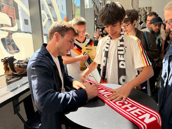 Mario Götze zu Gast im German House of Soccer, der ständigen Fan-Botschaft des DFB während der Fußball-Weltmeisterschaft in Manhattan - New York 24.06.2026: German House of Soccer *** Mario Götze visits the German House of Soccer, the DFB’s permanent fan embassy during the World Cup in Manhattan, New York, June 24, 2026 German House of Soccer