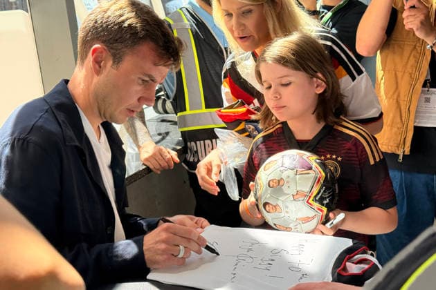 Mario Götze zu Gast im German House of Soccer, der ständigen Fan-Botschaft des DFB während der Fußball-Weltmeisterschaft in Manhattan - New York 24.06.2026: German House of Soccer *** Mario Götze visits the German House of Soccer, the DFB’s permanent fan embassy during the World Cup in Manhattan, New York, June 24, 2026 German House of Soccer