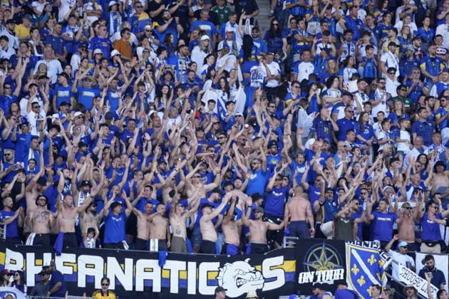 FIFA World Cup, WM, Weltmeisterschaft, Fussball 2026 - Group B - Bosnia and Herzegovina vs Qatar Supporters of Bosnia and Herzegovina cheer during the FIFA World Cup 2026 group stage match Bosnia and Herzegovina against Qatar, in Seattle, Washington, USA, 24 June 2026. SEATTLE United States  Copyright: xSTEPHANxBRASHEARx