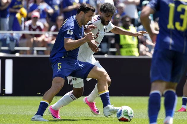 FIFA World Cup, WM, Weltmeisterschaft, Fussball 2026 - Group B - Bosnia and Herzegovina vs Qatar Sead Kolasinac of Bosnia and Herzegovina (L) in action against Jassem Gaber of Qatar (R) during the FIFA World Cup 2026 group stage match Bosnia and Herzegovina against Qatar, in Seattle, Washington, USA, 24 June 2026. SEATTLE United States  Copyright: xSTEPHANxBRASHEARx